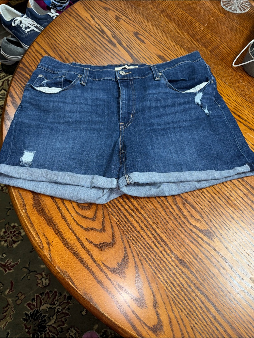 Levi’s size 33 waist distressed mid length shorts EUC